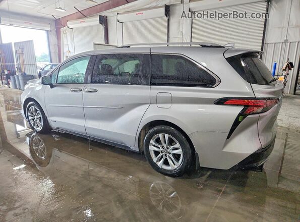 5TDZRKEC8MS048733 2021 TOYOTA SIENNA Silver Trasero izquierdo