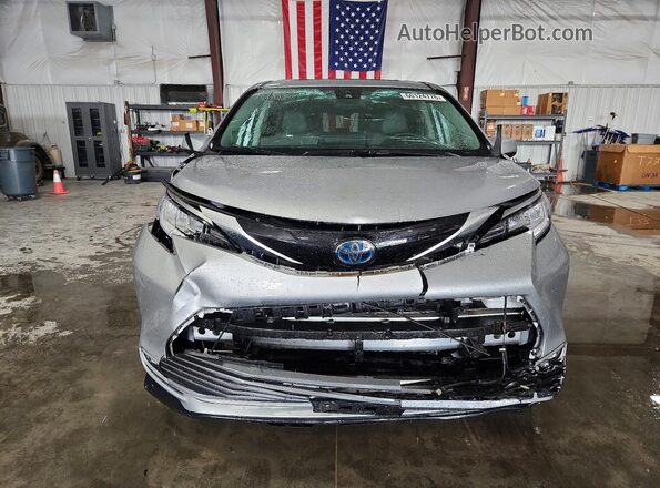 5TDZRKEC8MS048733 2021 TOYOTA SIENNA Silver Vista frontal
