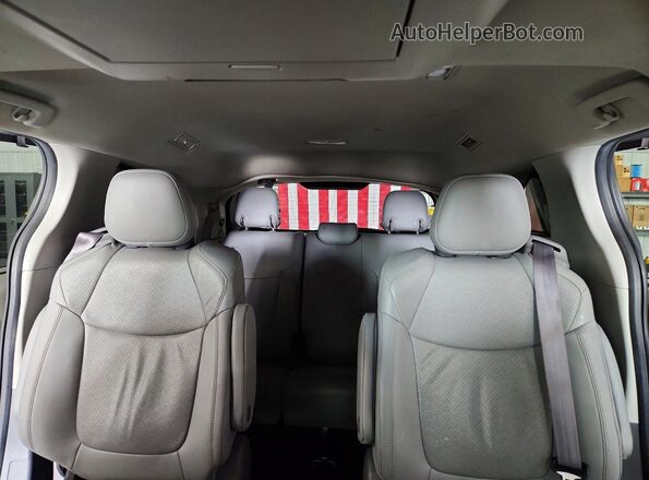 5TDZRKEC8MS048733 2021 TOYOTA SIENNA Silver Vista de los asientos traseros