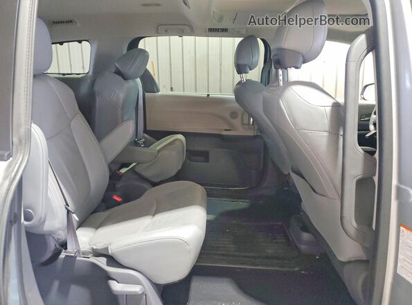 5TDZSKFC9MS005148 2021 TOYOTA SIENNA Silver Սալոնի հետևի տեսք