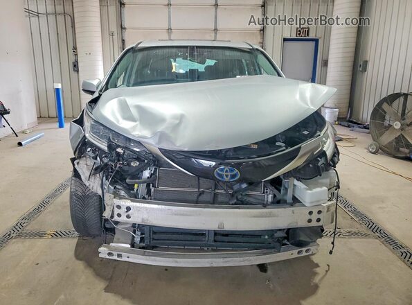 5TDZSKFC9MS005148 2021 TOYOTA SIENNA Silver Դիմացի տեսք