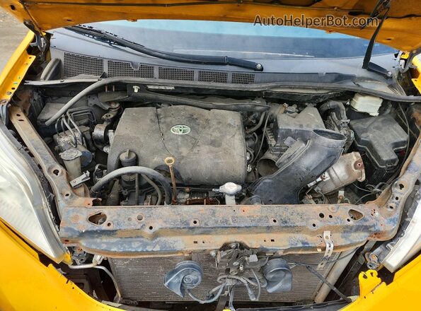 5TDZZ3DC1HS859903 2017 TOYOTA SIENNA Yellow ძრავის განყოფილების ხედი