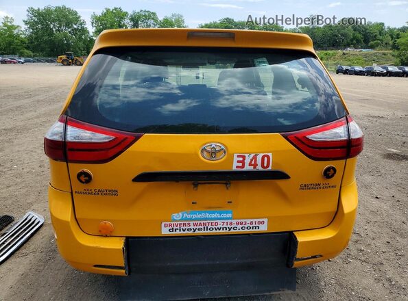 5TDZZ3DC2HS845895 2017 TOYOTA SIENNA Yellow Вид ззаду