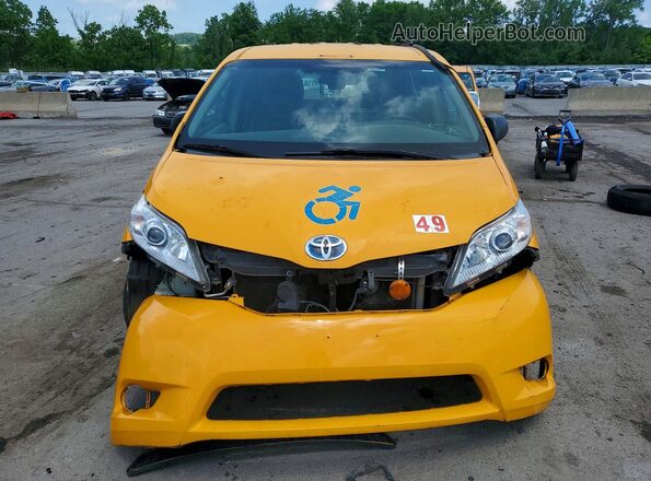 5TDZZ3DC3HS844531 2017 TOYOTA SIENNA Yellow Front view