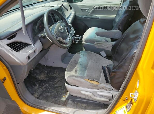 5TDZZ3DC3HS844531 2017 TOYOTA SIENNA Yellow Front interior view