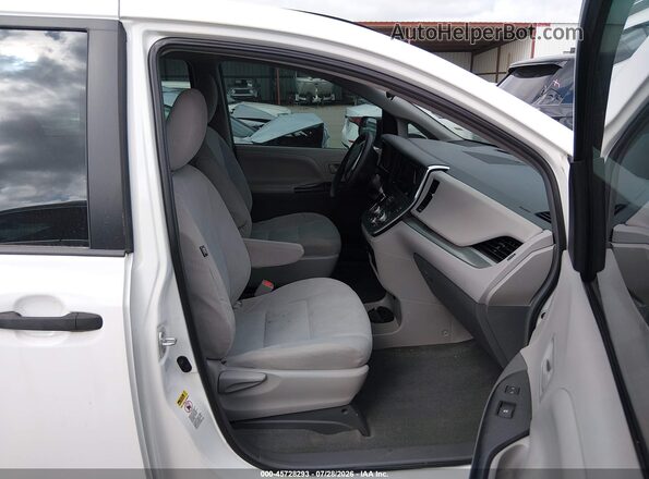 5TDZZ3DC3HS860423 2017 TOYOTA SIENNA White წინა სალონის ხედი