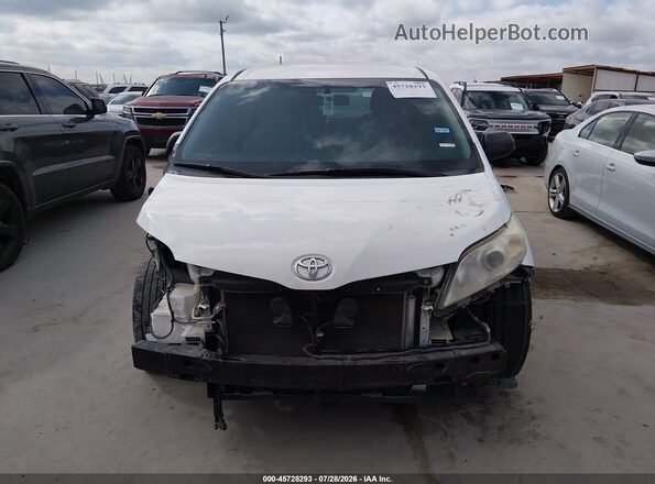 5TDZZ3DC3HS860423 2017 TOYOTA SIENNA White უკანა სალონის ხედი