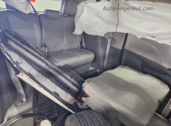 5TDZZ3DC3LS036785 2020 TOYOTA SIENNA White Հետևի նստատեղերի տեսք