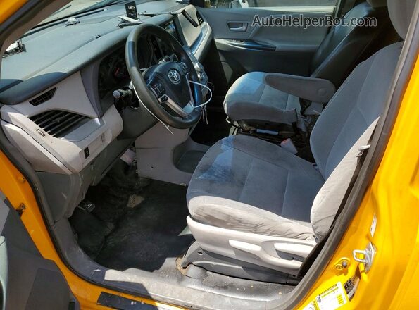 5TDZZ3DC5HS841176 2017 TOYOTA SIENNA Yellow Սալոնի դիմացի տեսք