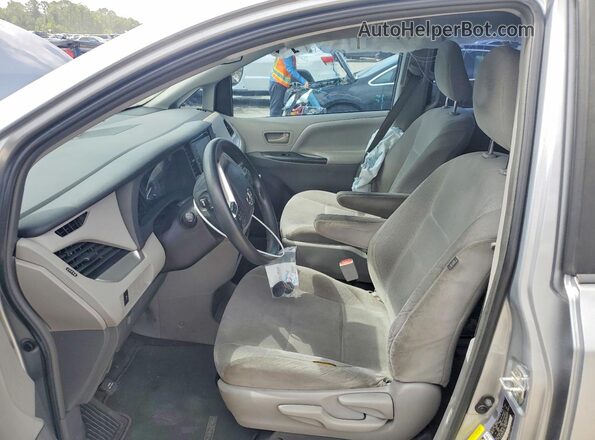 5TDZZ3DC5JS953269 2018 TOYOTA SIENNA Silver Widok wnętrza z przodu