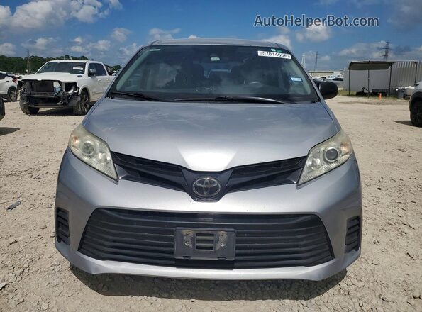 5TDZZ3DC5JS953269 2018 TOYOTA SIENNA Silver Widok z przodu