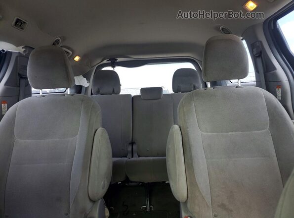 5TDZZ3DC5JS953269 2018 TOYOTA SIENNA Silver Widok tylnych siedzeń