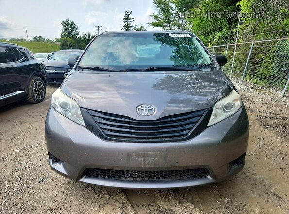 5TDZZ3DC6HS834835 2017 TOYOTA SIENNA Gray Widok z przodu