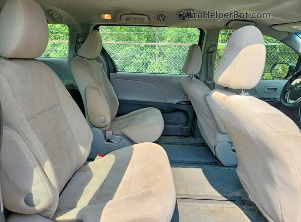 5TDZZ3DC6HS834835 2017 TOYOTA SIENNA Gray Widok wnętrza z tyłu