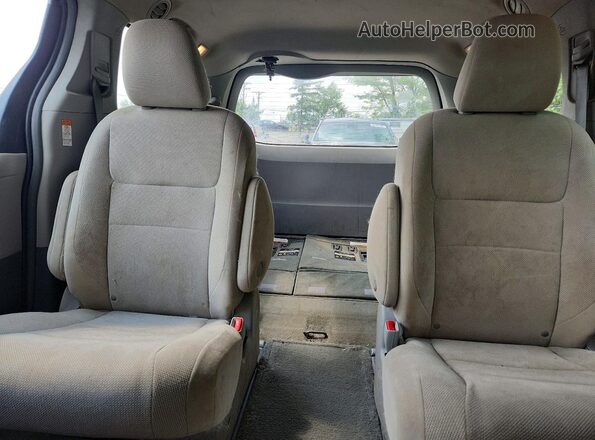 5TDZZ3DC6HS834835 2017 TOYOTA SIENNA Gray Widok tylnych siedzeń