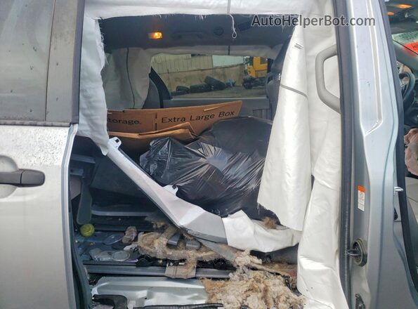 5TDZZ3DC6LS082790 2020 TOYOTA SIENNA Silver Widok wnętrza z tyłu