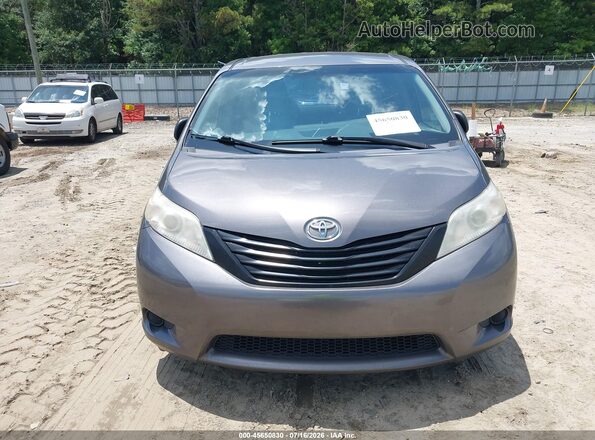 5TDZZ3DC9HS879042 2017 TOYOTA SIENNA Gray Widok z przodu