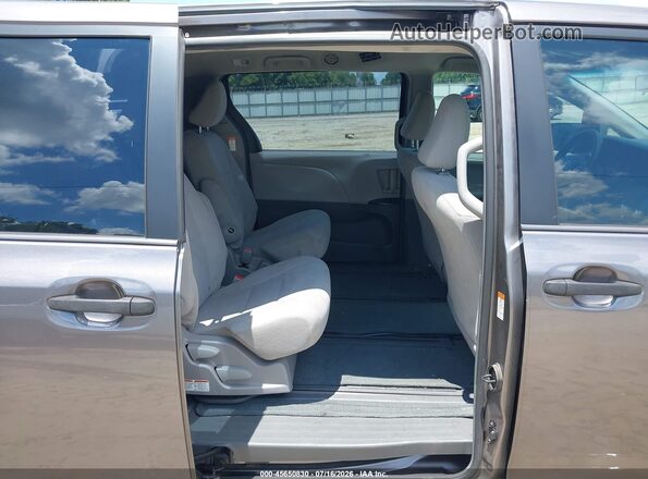 5TDZZ3DC9HS879042 2017 TOYOTA SIENNA Gray Widok naklejki z numerem VIN
