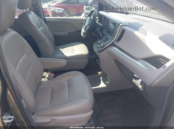 5TDZZ3DCXJS960086 2018 TOYOTA SIENNA Gray Вид салону спереду