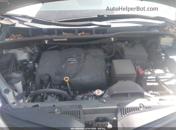 5TDZZ3DCXJS960086 2018 TOYOTA SIENNA Gray Вид ззаду