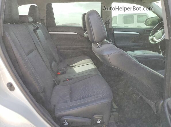5TDZZRFH6HS198039 2017 TOYOTA HIGHLANDER White Вид задньої частини салону