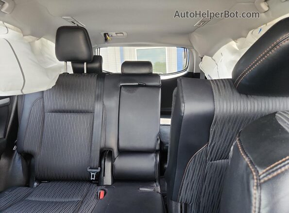 5TDZZRFH6JS269830 2018 TOYOTA HIGHLANDER White Вид задніх сидінь