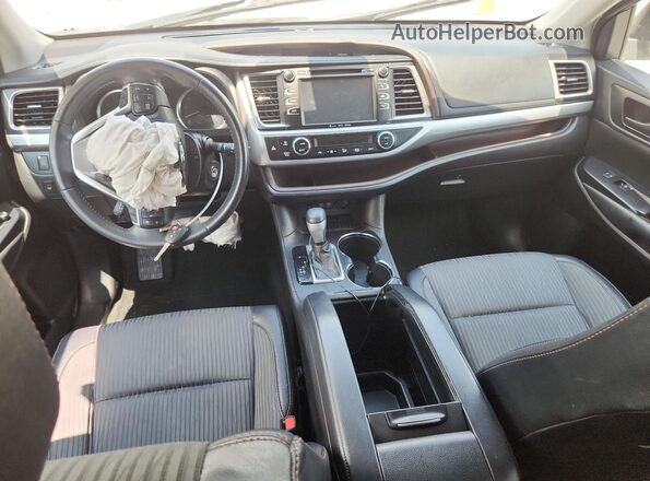 5TDZZRFH6JS269830 2018 TOYOTA HIGHLANDER White Вид панелі приладів
