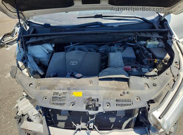 5TDZZRFH9JS251239 2018 TOYOTA HIGHLANDER White Вид задньої частини салону