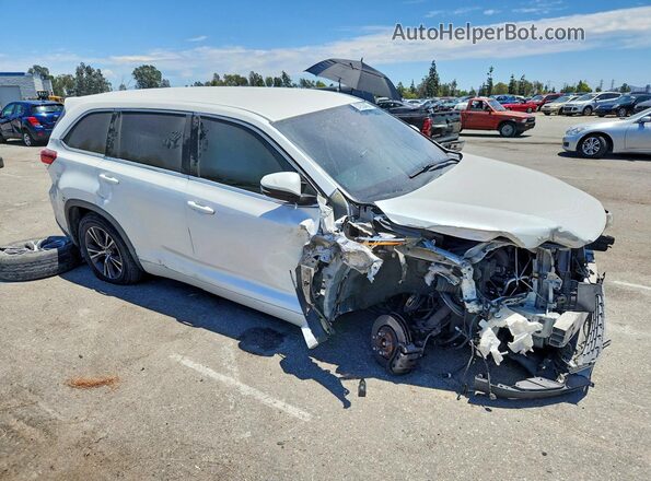 5TDZZRFH9JS251239 2018 TOYOTA HIGHLANDER White Передня права чверть