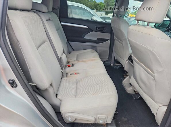 5TDZZRFHXHS212962 2017 TOYOTA HIGHLANDER Silver Вид задньої частини салону