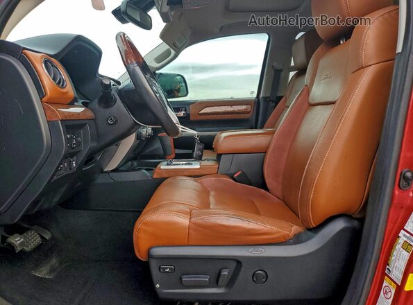5TFAY5F13LX876566 2020 TOYOTA TUNDRA Красный Вид салона спереди