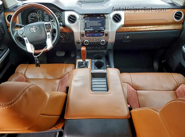 5TFAY5F13LX876566 2020 TOYOTA TUNDRA Красный Вид панели приборов