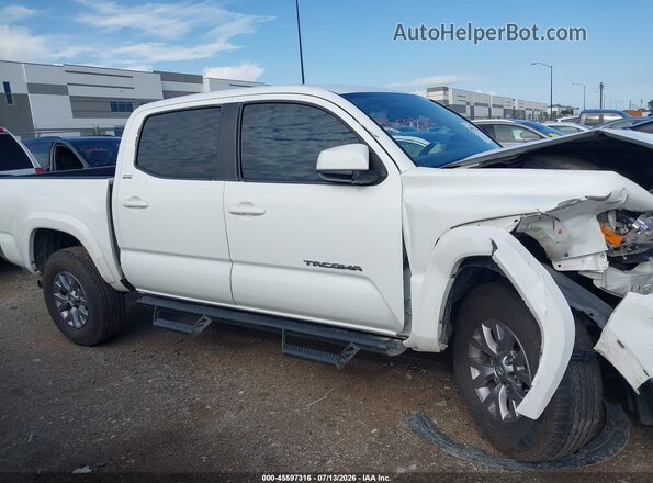 5TFAZ5CN8HX044751 2017 TOYOTA TACOMA White Вид задньої частини салону