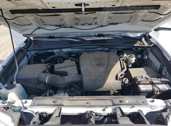5TFBZ5DN1KX004747 2019 TOYOTA TACOMA White Rear interior view