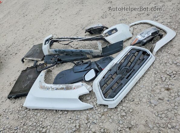 5TFBZ5DN2HX002854 2017 TOYOTA TACOMA White Widok naklejki z numerem VIN
