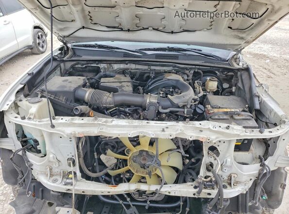 5TFBZ5DN2HX002854 2017 TOYOTA TACOMA White Widok komory silnika
