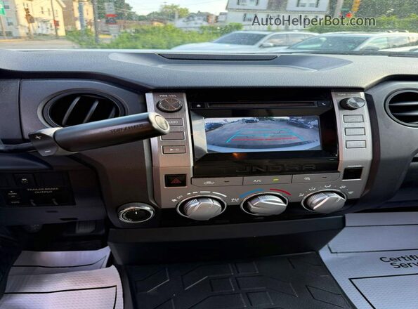5TFCY5F14HX021388 2017 TOYOTA TUNDRA White Vista del salpicadero