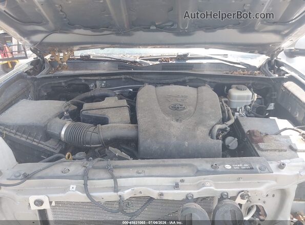 5TFCZ5AN3GX034882 2016 TOYOTA TACOMA Silver Вид ззаду