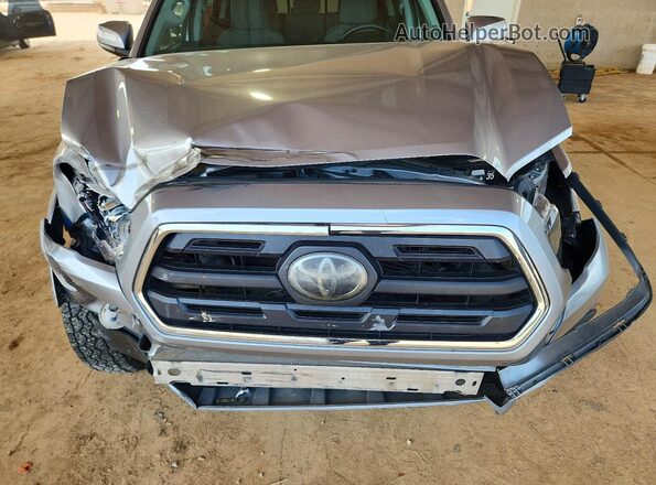 5TFCZ5AN6JX133607 2018 TOYOTA TACOMA Gray Rear interior view