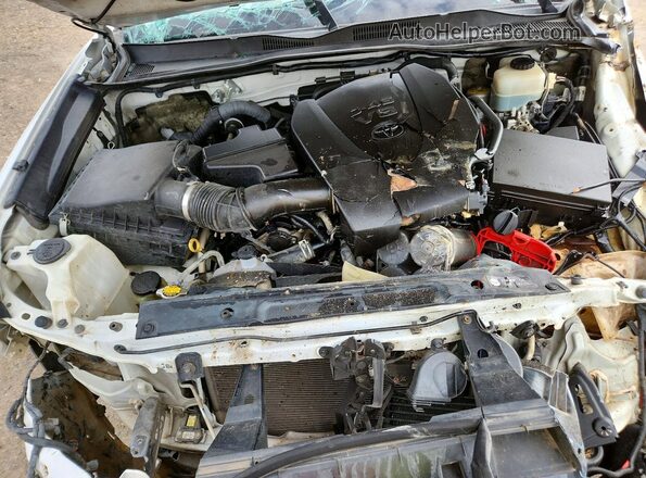 5TFCZ5AN8GX042184 2016 TOYOTA TACOMA White Widok wnętrza z tyłu