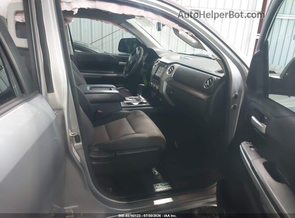5TFDW5F13HX592199 2017 TOYOTA TUNDRA Gray Front interior view