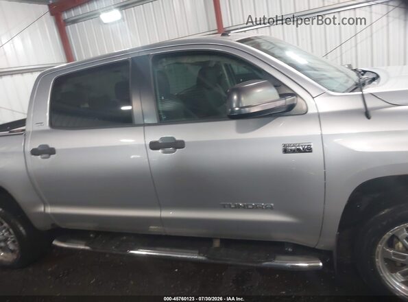 5TFDW5F13HX592199 2017 TOYOTA TUNDRA Gray Rear interior view