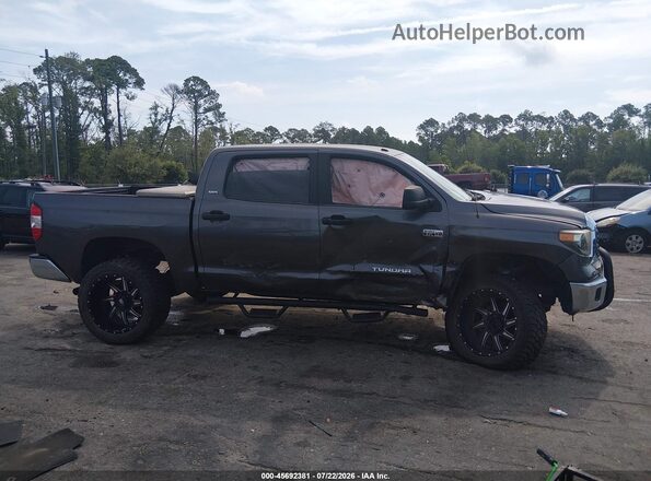 5TFDW5F15JX729973 2018 TOYOTA TUNDRA Gray Вид задньої частини салону