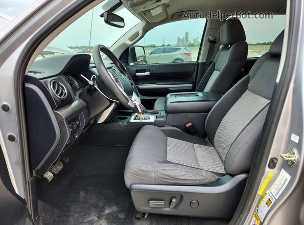 5TFDW5F18GX575185 2016 TOYOTA TUNDRA Серебряный Вид салона спереди