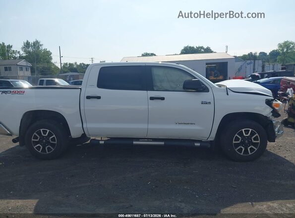 5TFDY5F10HX607638 2017 TOYOTA TUNDRA White Vista interior trasera