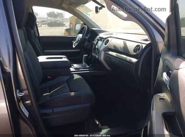 5TFDY5F13HX657031 2017 TOYOTA TUNDRA Gray Սալոնի դիմացի տեսք
