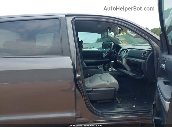 5TFDY5F1XMX998985 2021 TOYOTA TUNDRA Черный Вид салона спереди