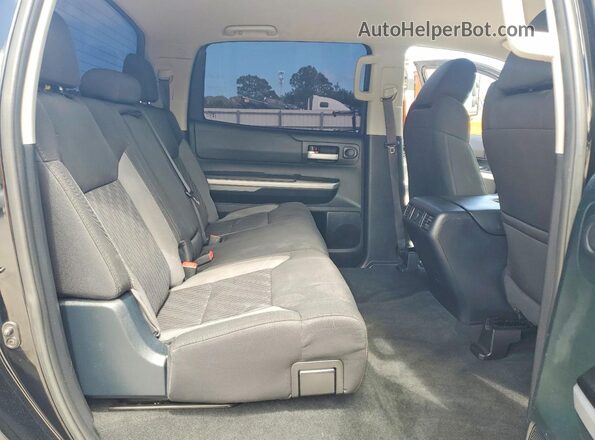 5TFEM5F10HX114073 2017 TOYOTA TUNDRA Black Widok tylnych siedzeń