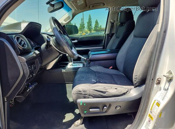 5TFEM5F11GX097718 2016 TOYOTA TUNDRA White Widok wnętrza z przodu