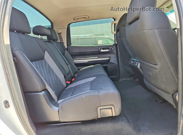 5TFEM5F11GX097718 2016 TOYOTA TUNDRA White Widok tylnych siedzeń